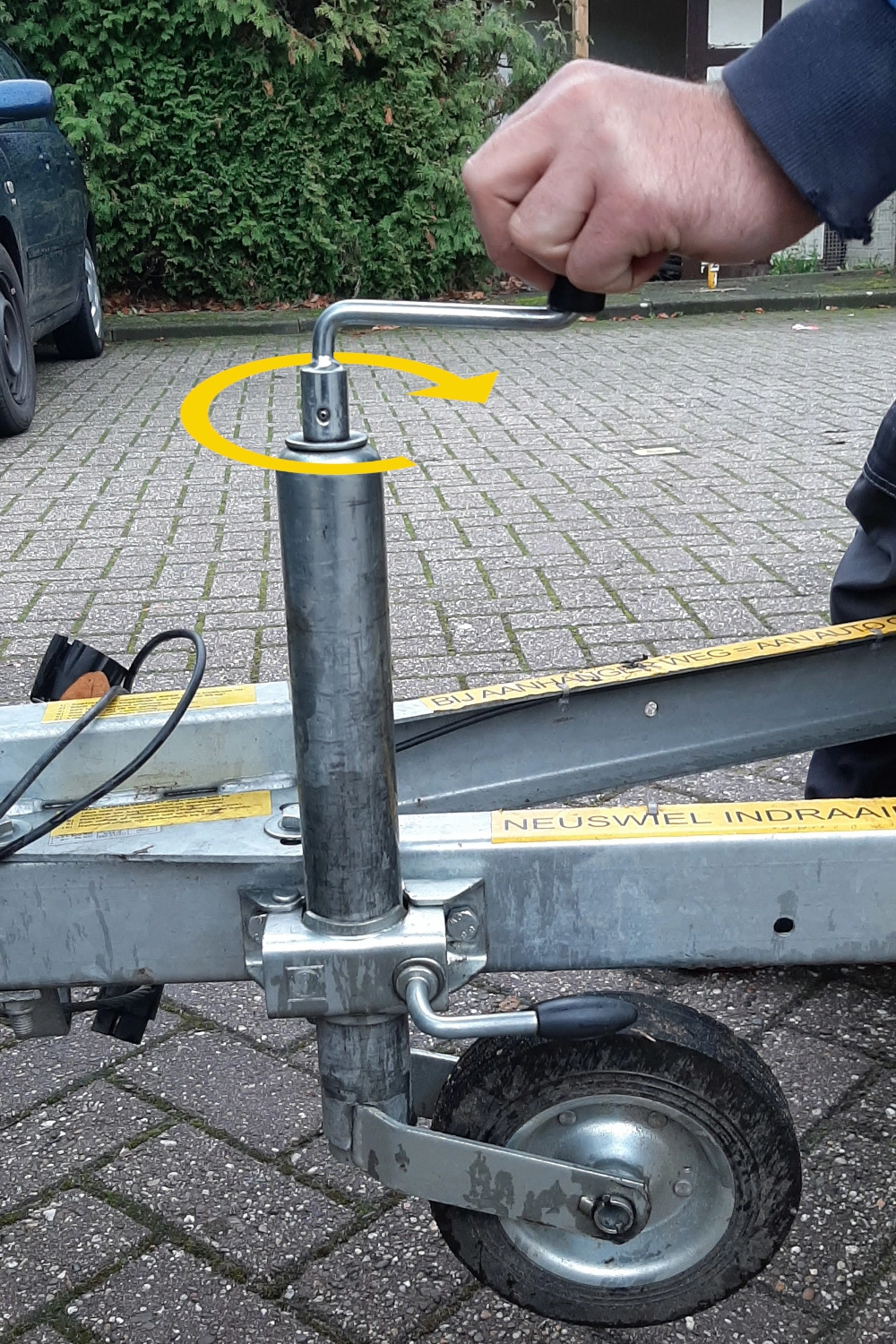 Neuswiel indraaien...