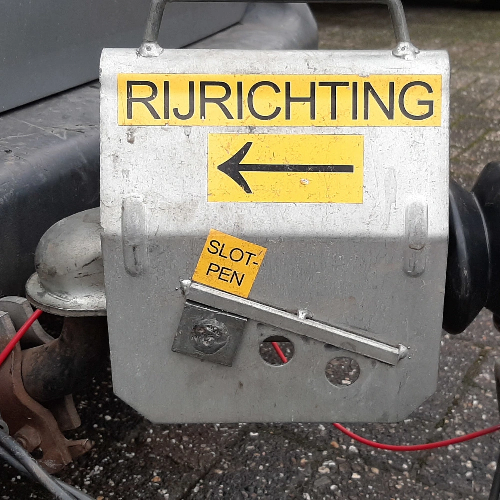 DIEFSTAL IS VOLLEDIG VOOR RISICO HUURDER!<br />Ben je bij de aanhanger weg? Zet hem aan de auto op slot!